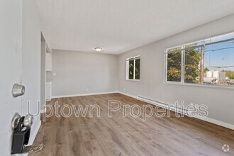 Building Photo - 2606 NE Lombard St