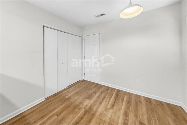 Building Photo - 5701 Hidden Lake Dr