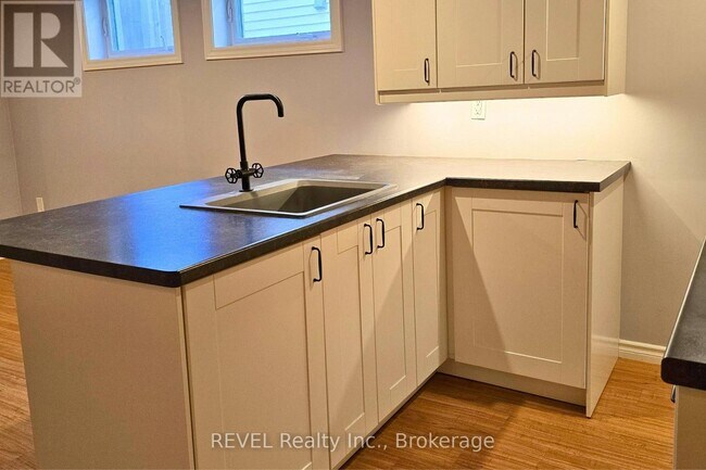 Photo du bâtiment - 33 Dundas Crescent