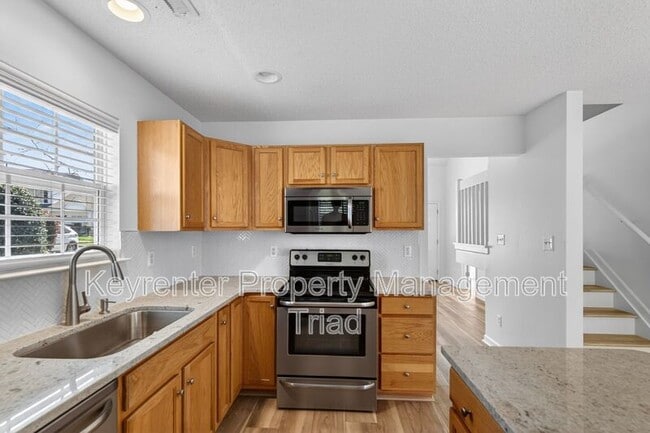 Building Photo - 138 Tannenbaum Cir