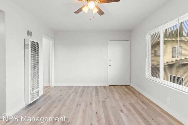 Building Photo - 1 br, 1 bath Apartment - 621 Cerritos Aven...