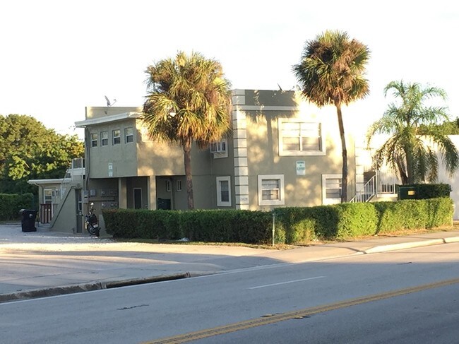 Building Photo - 1628 S Dixie Hwy