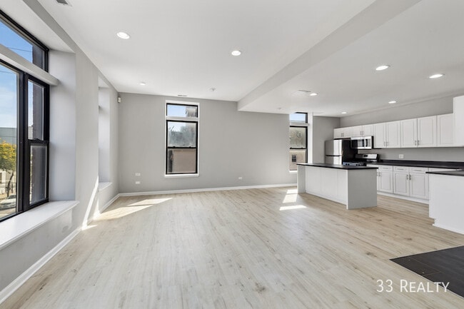 Building Photo - Renovated Huge 3 Bedroom plus Office and 2...