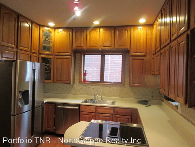 Building Photo - 629 Dennison Ave
