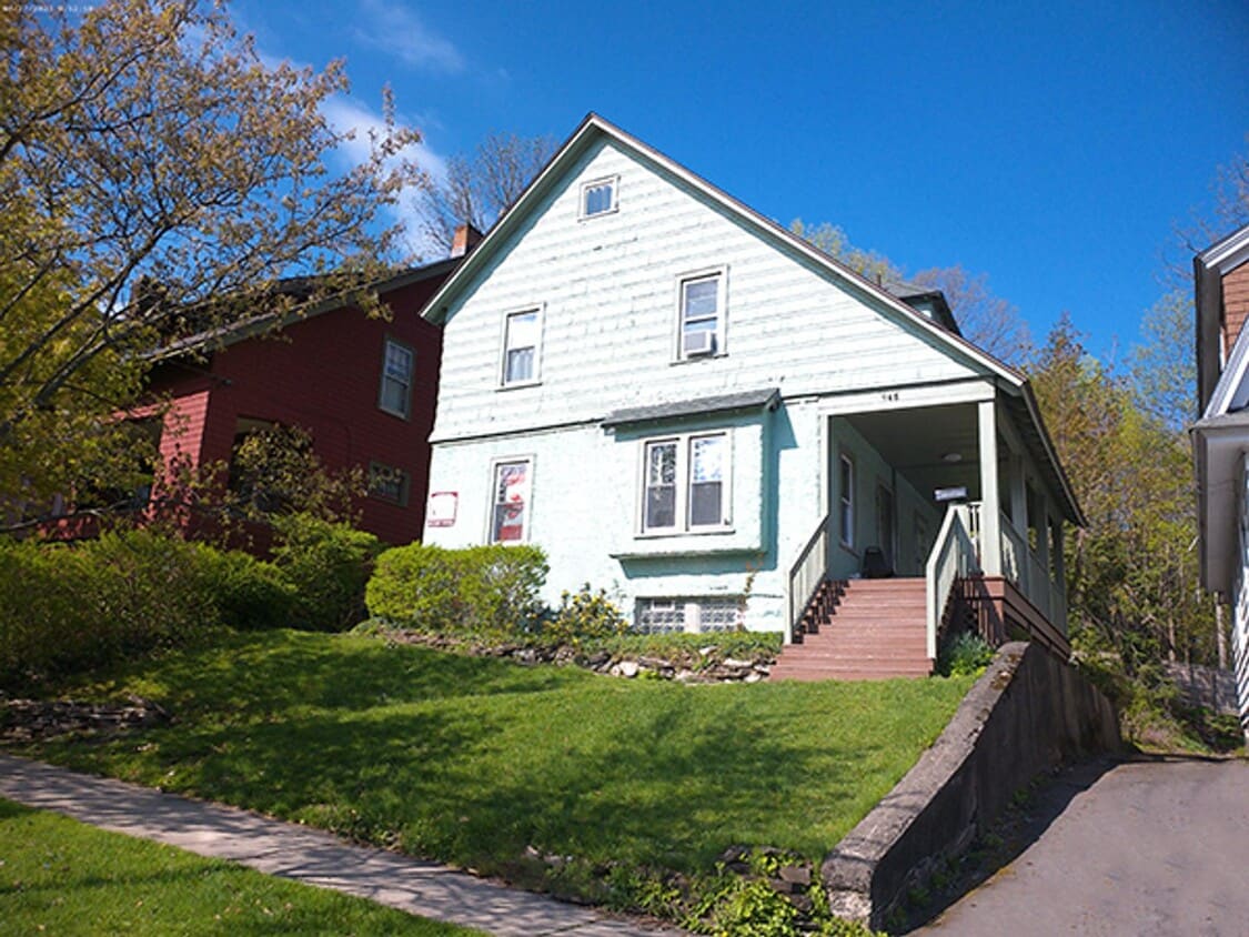 Foto principal - 948 Ackerman Ave