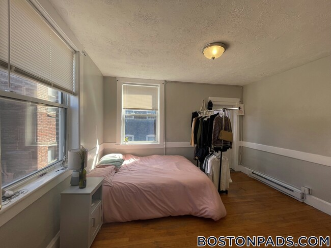 Building Photo - 161 Endicott St