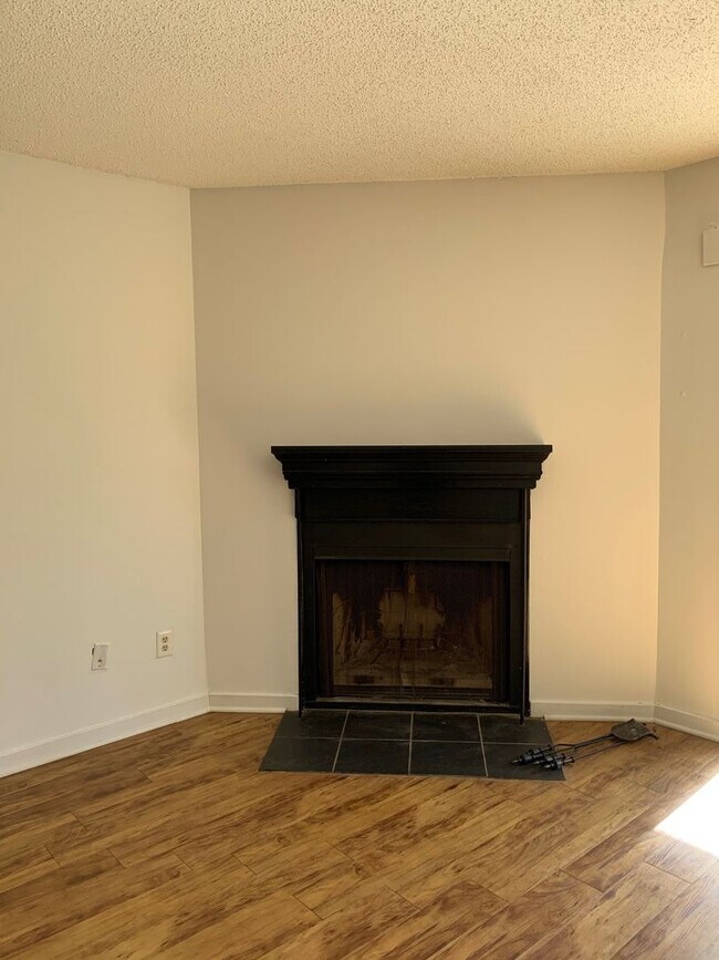 Foto del edificio - Move in Ready West Ashley Condo!