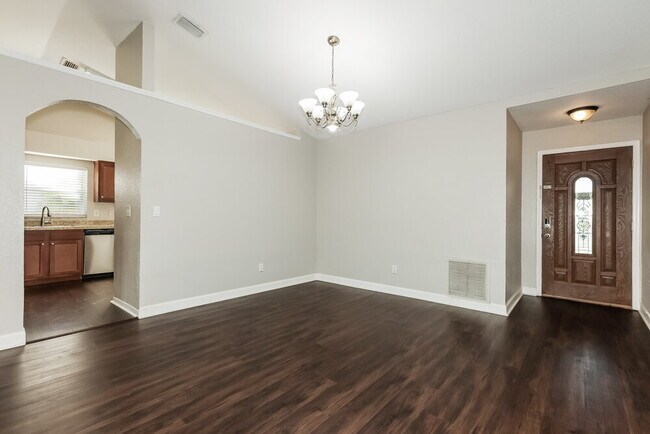 Building Photo - 1717 Tarah Trace Dr