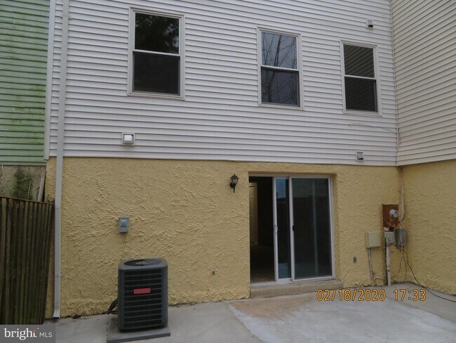 Foto del edificio - 15511 Plaid Dr