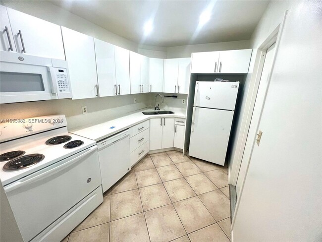 Building Photo - 3115 Oakland Shores Dr