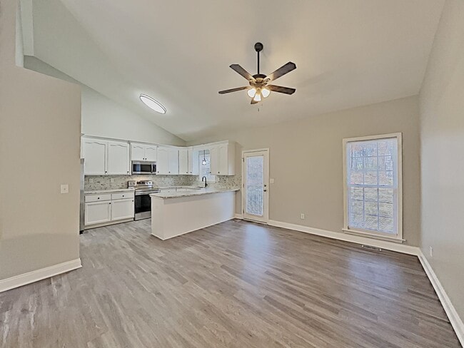 Building Photo - 318 Beacon Hills Dr