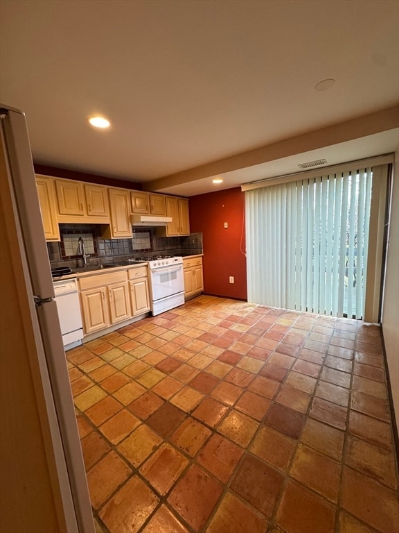 Building Photo - 445 Old Stone Brook