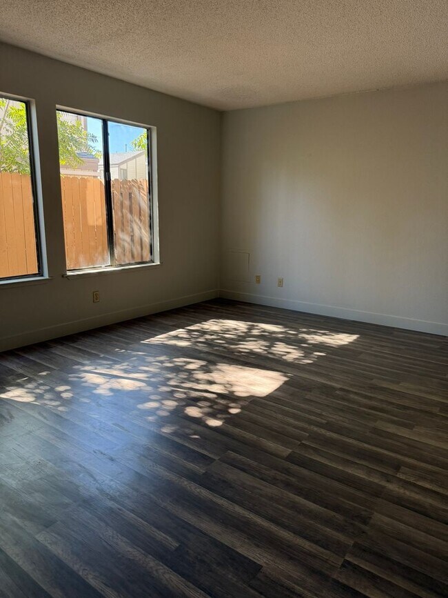 Foto del edificio - 1527 Steven Ct