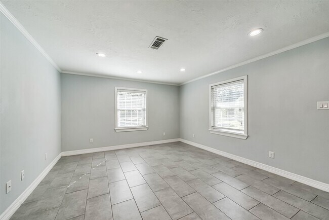 Foto del edificio - 4702 Maple St