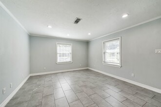 Building Photo - 4702 Maple St