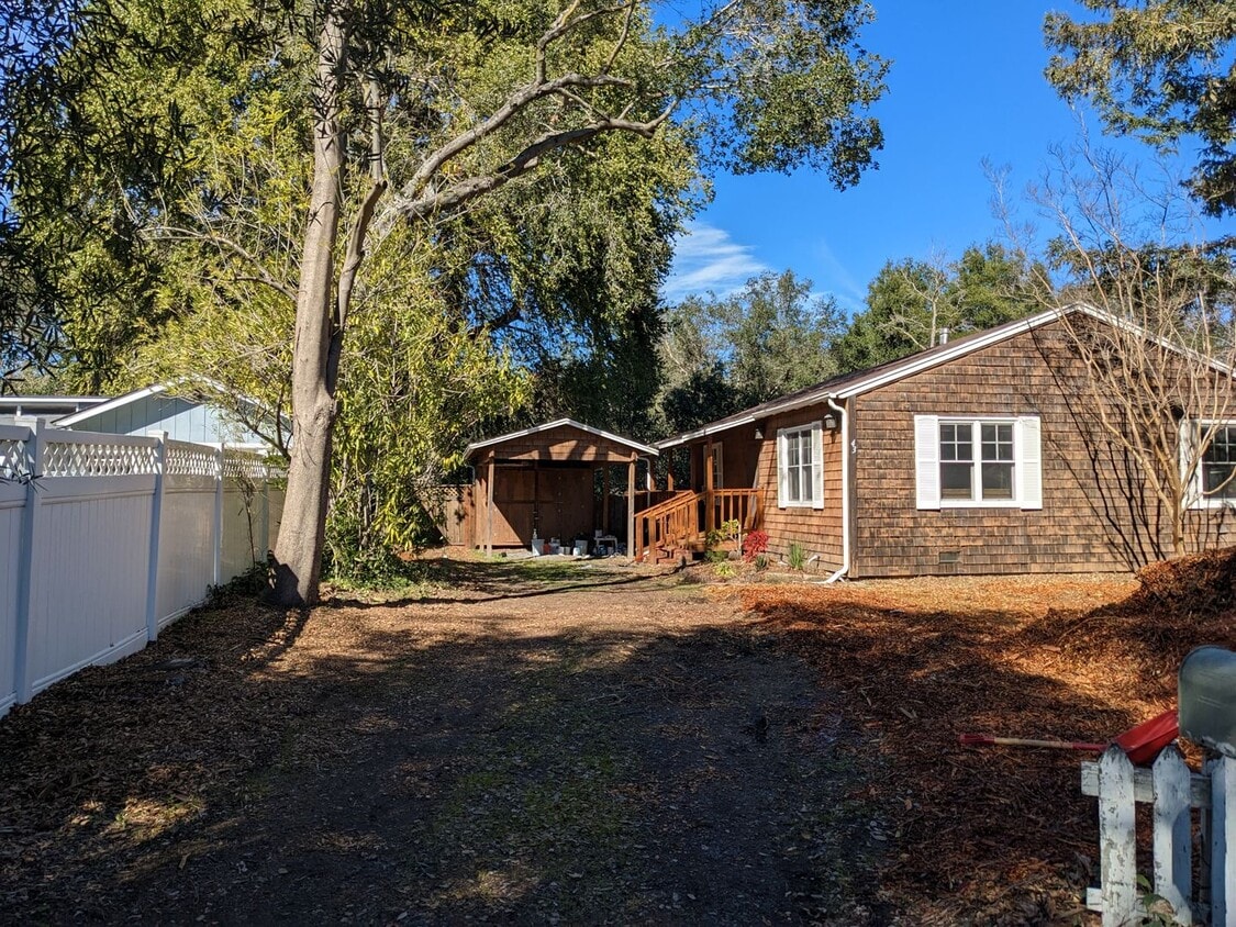 Primary Photo - Stunning 1-bed, 1-bath Detached Cottage in...
