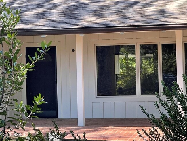 Building Photo - 724 N Refugio Rd