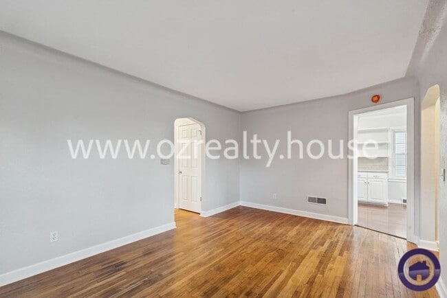 Foto del edificio - 4114 S Detroit Ave