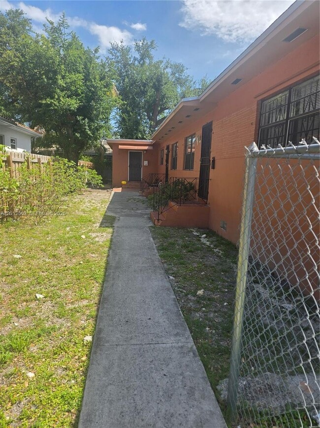 Building Photo - 210 NW 69th St
