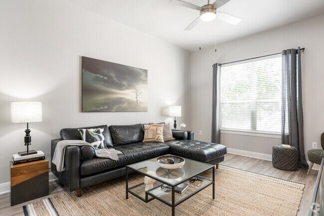 1 habitación, 1 baño - 733 pies cuadrados - Sala de estar - SYNC Med Center