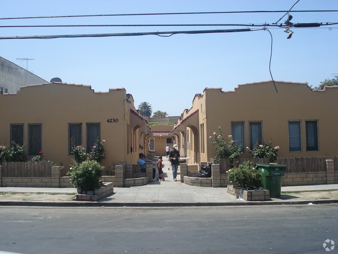 Building Photo - 4230-4234 7/8 Burns Ave