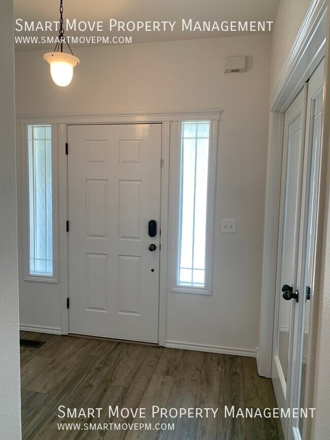 Building Photo - Gorgeous 4 bed, 2 story home near Settlers...