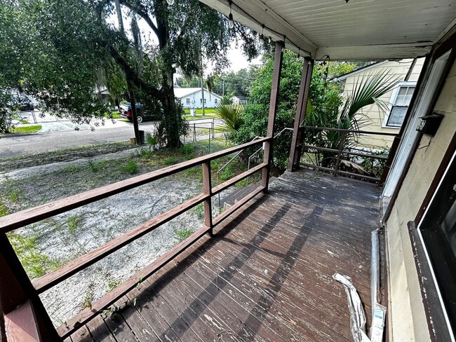 Building Photo - Steal of a Deal! 3/1 on Eastside under $1k...