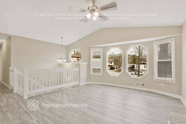 Building Photo - 725 Pepperwood Ln