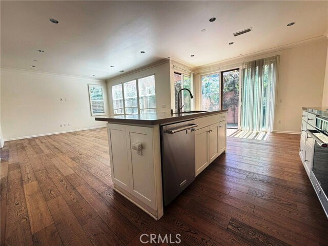 Building Photo - 209 Rodeo