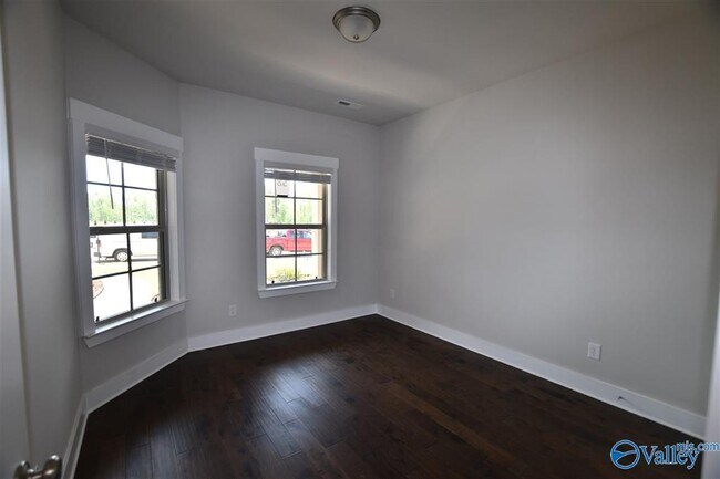 Foto del edificio - 702 Sluice Dr SW