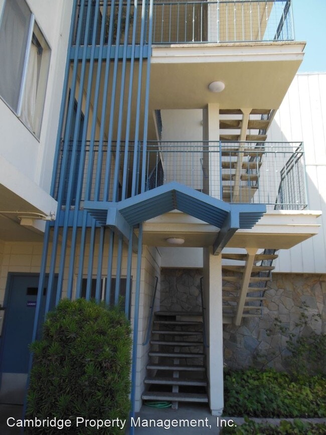 Building Photo - 527 N Amphlett Blvd