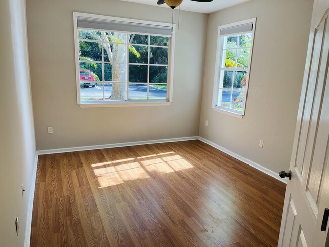 Building Photo - 6101 Myrtlewood Cir W