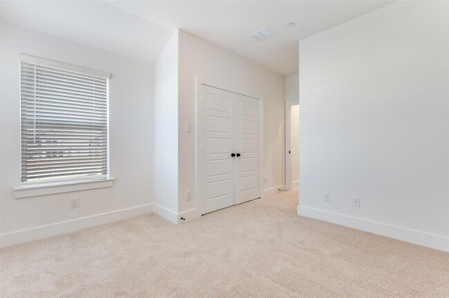 Building Photo - 4417 Cave Spgs St