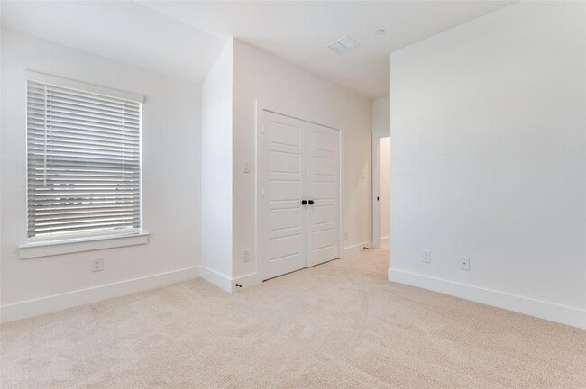 Foto del edificio - 4417 Cave Spgs St