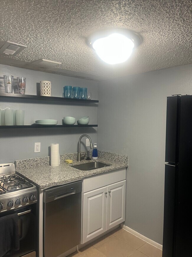 Foto del edificio - 145 Oyster Bay Cir