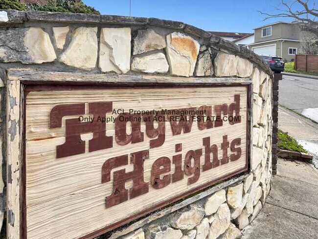 Foto del edificio - 4 Bedroom Home in Hayward Heights | Hayward Hills | Spacious Layout | Quiet Neighborhood