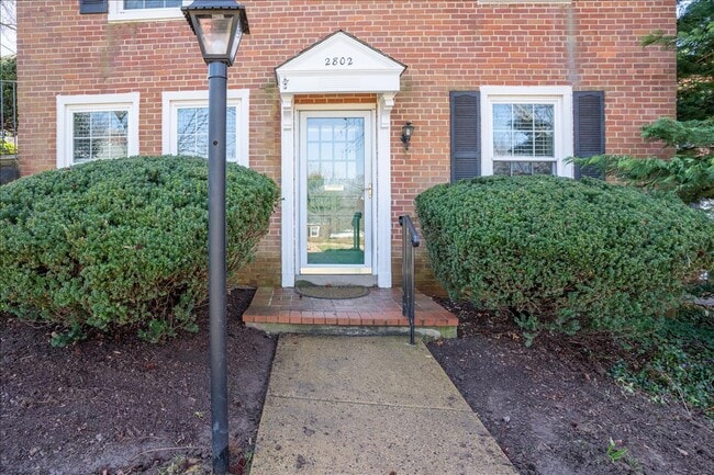 Your own private entrance - 2802 S Abingdon St