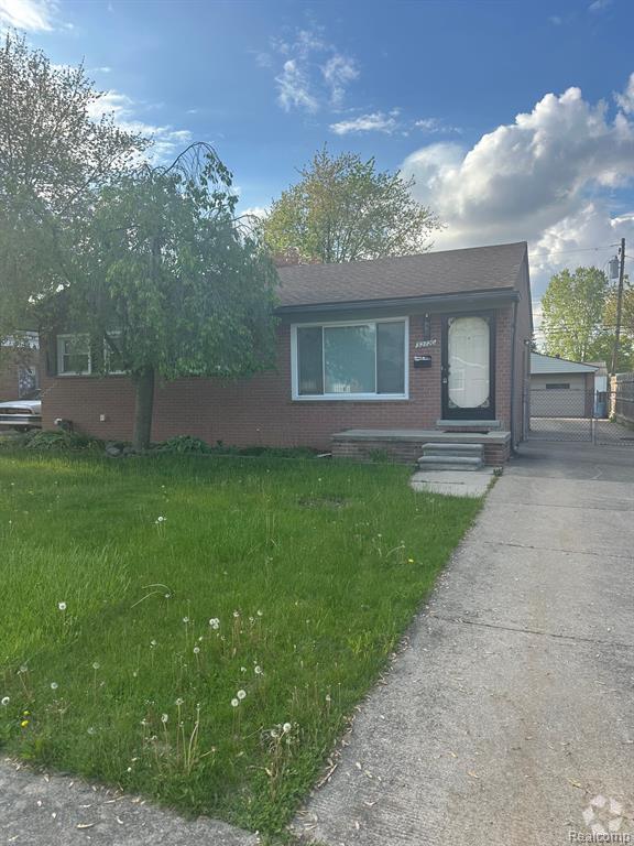 Building Photo - 32720 Grandview Ave