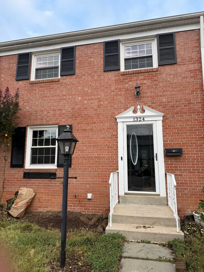 Building Photo - 1324 Potomac Heights Dr