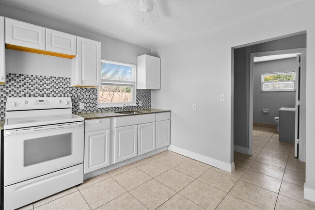 Foto del edificio - 3721 Henry Ave