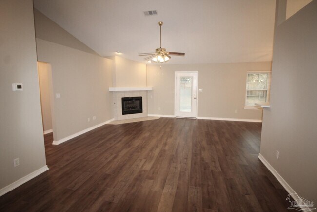 Building Photo - 582 Ard Dr