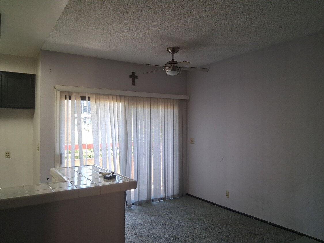 Building Photo - 941 W Carson St