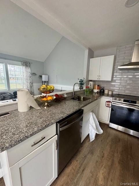 Foto del edificio - 332 Commack Rd