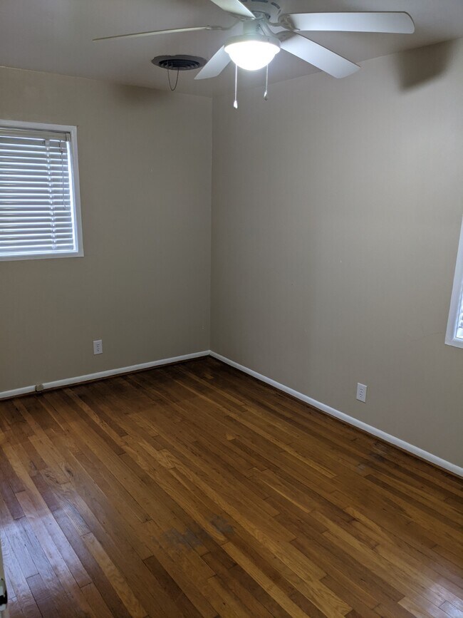 Foto del edificio - 1409 Metropolitan Dr