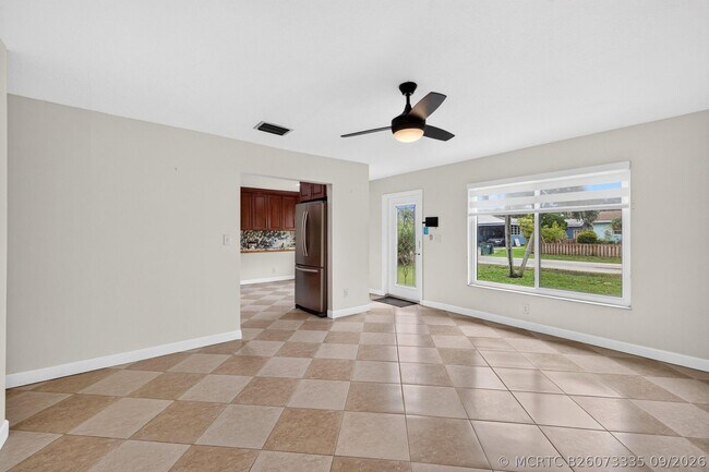 Foto del edificio - 241 NW 49th St