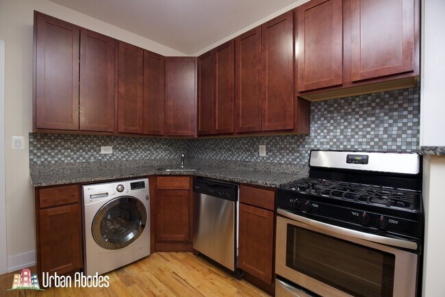 Foto del edificio - 3522 N Racine Ave