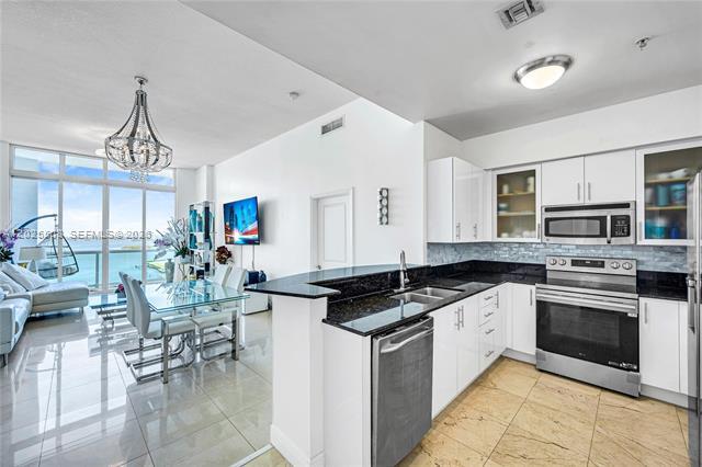 Foto del edificio - 7900 Harbor Island Dr