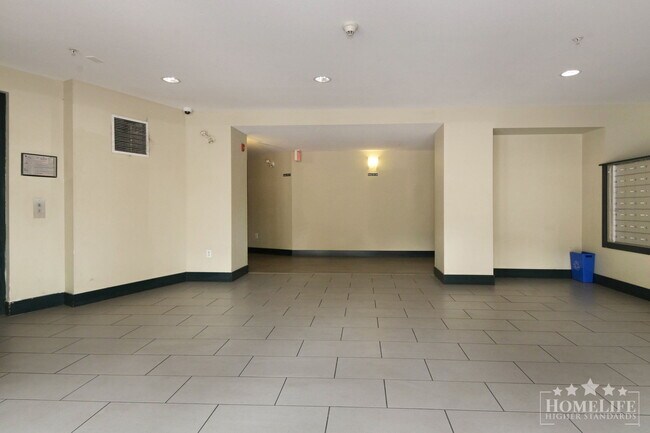 Photo du bâtiment - Modern & Spacious 2 Bedroom, 2 Bathroom Condo in Central Chilliwack