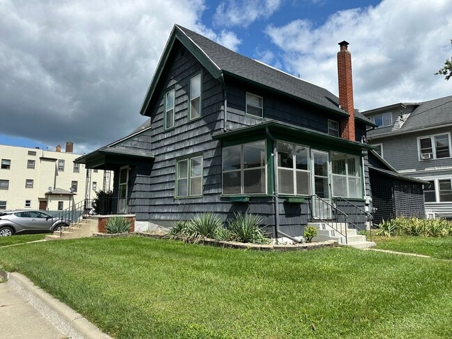 Building Photo - 346 W Wesley St