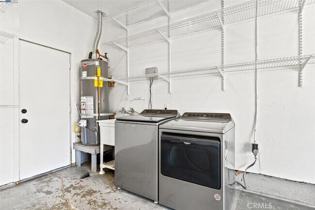 Foto del edificio - 20852 Baker Rd
